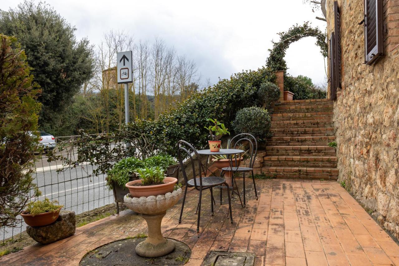 Enchanting Flat With Patio In Abbadia A Isola Monteriggioni Exterior photo